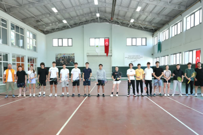 Osmangazi Belediyesi 19 Mayıs coşkusunu tenis kortlarına taşıdı