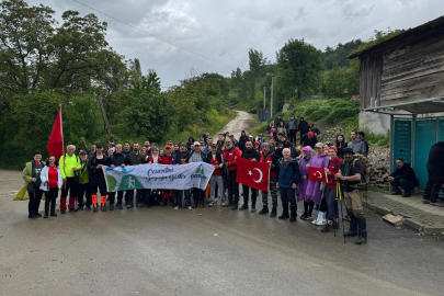 İnegöl’de doğa severler 19 Mayıs ve Gençlik Haftası için yürüdü