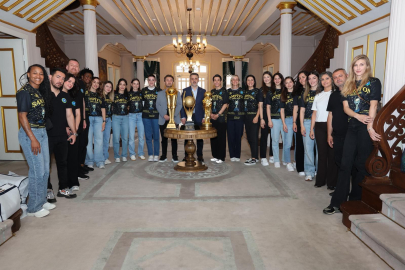 Şampiyon hentbolculardan Başkan Vekili Biba’ya ziyaret