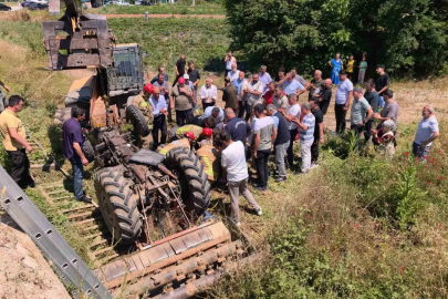 Kontrolden çıkan traktör köprüden aşağı uçtu
