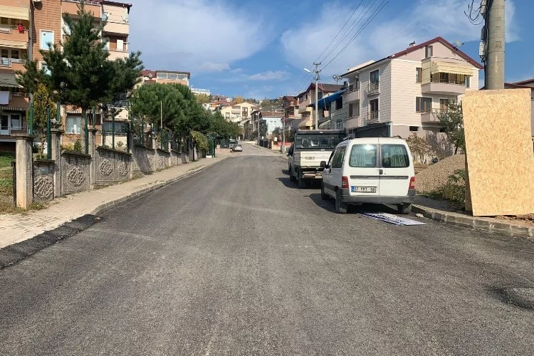 Kocaeli İzmit'te sokaklar asfalt konforuna kavuşuyor
